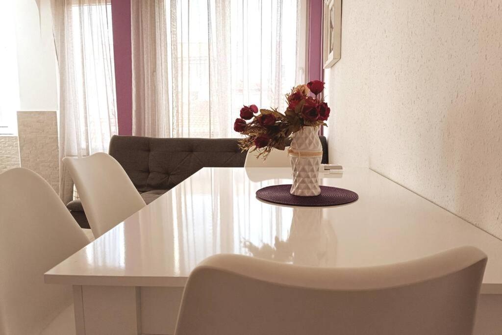 Sunny 2-Bedroom Maisonette Varna & Parking Extérieur photo